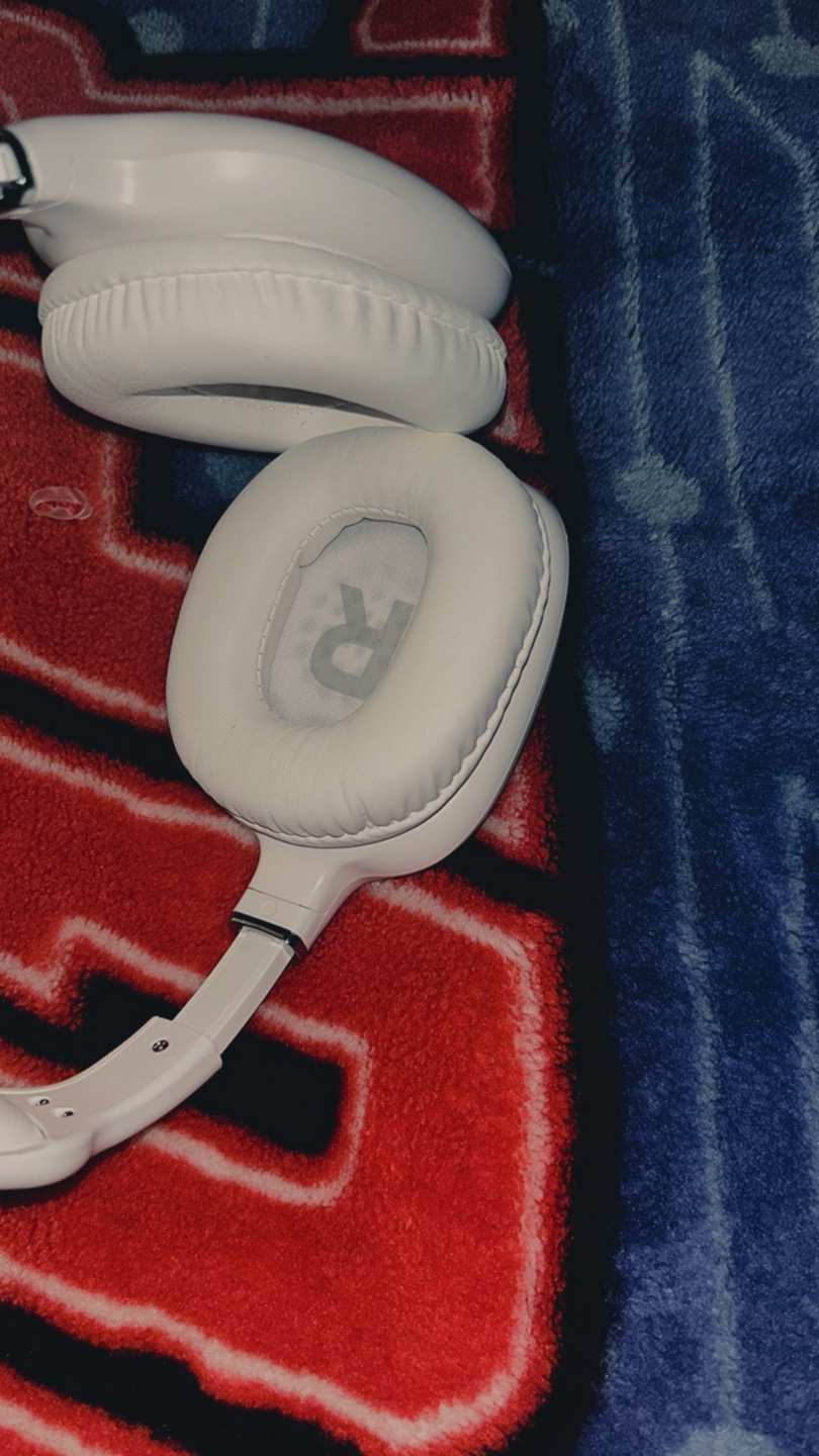 White Over-Ear Headphones - photo 3