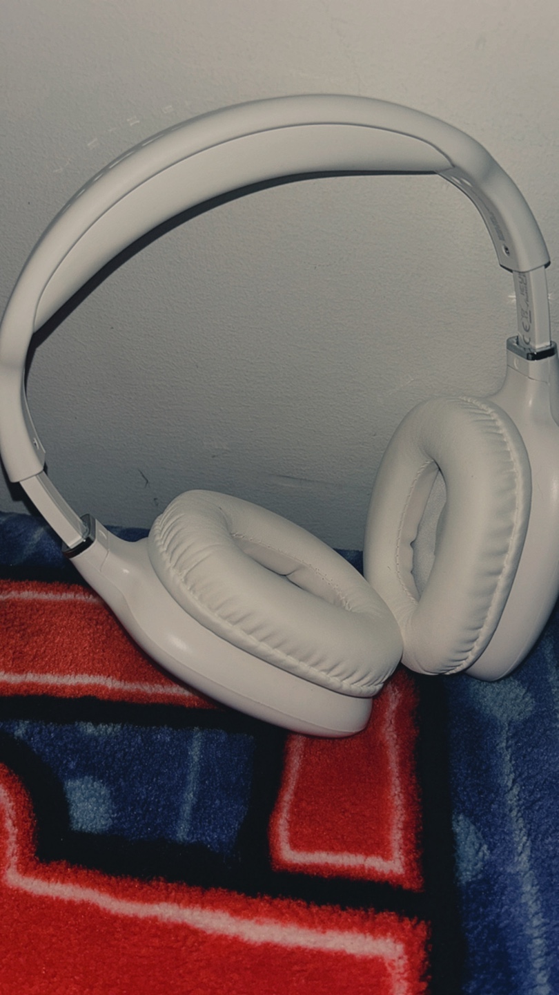White Over-Ear Headphones - photo 2