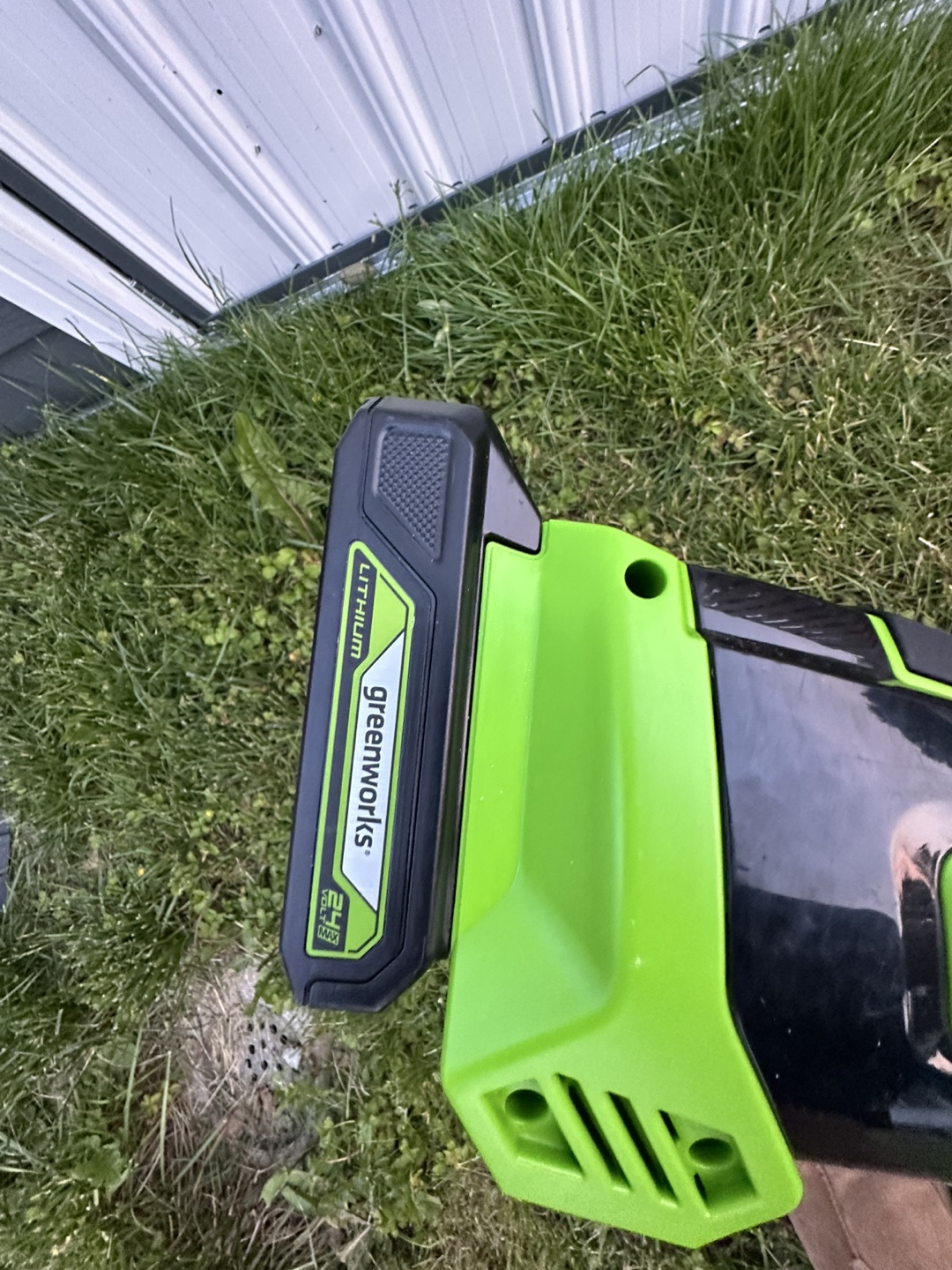 Greenworks 24V 8” pole saw - photo 3