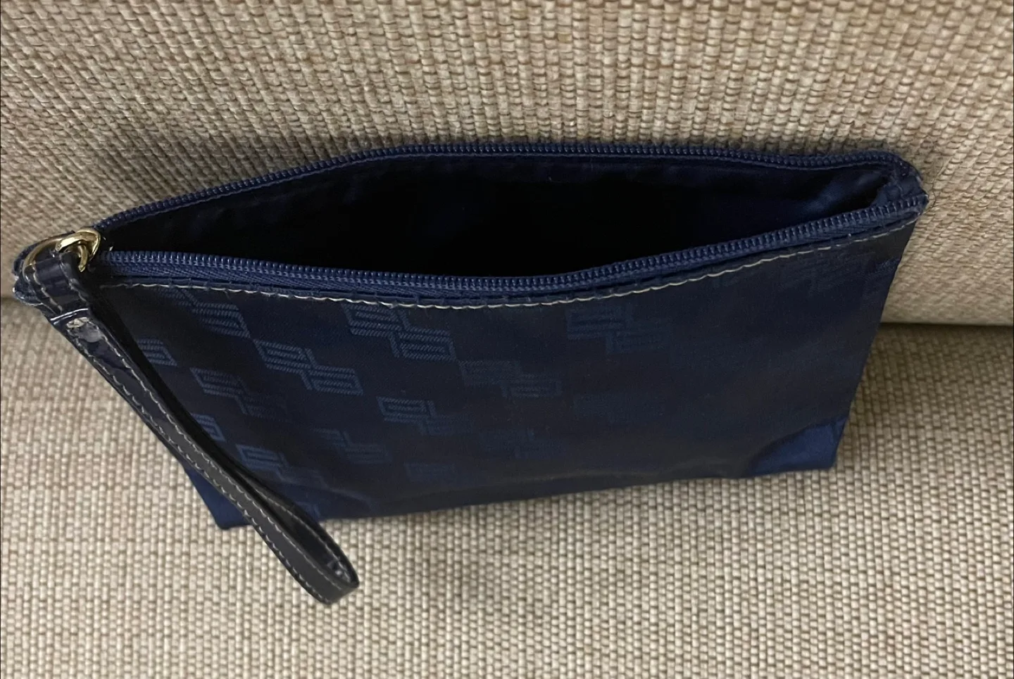 Dark Blue Wristlet Pouch / Cosmetic Bag image indicator(4)