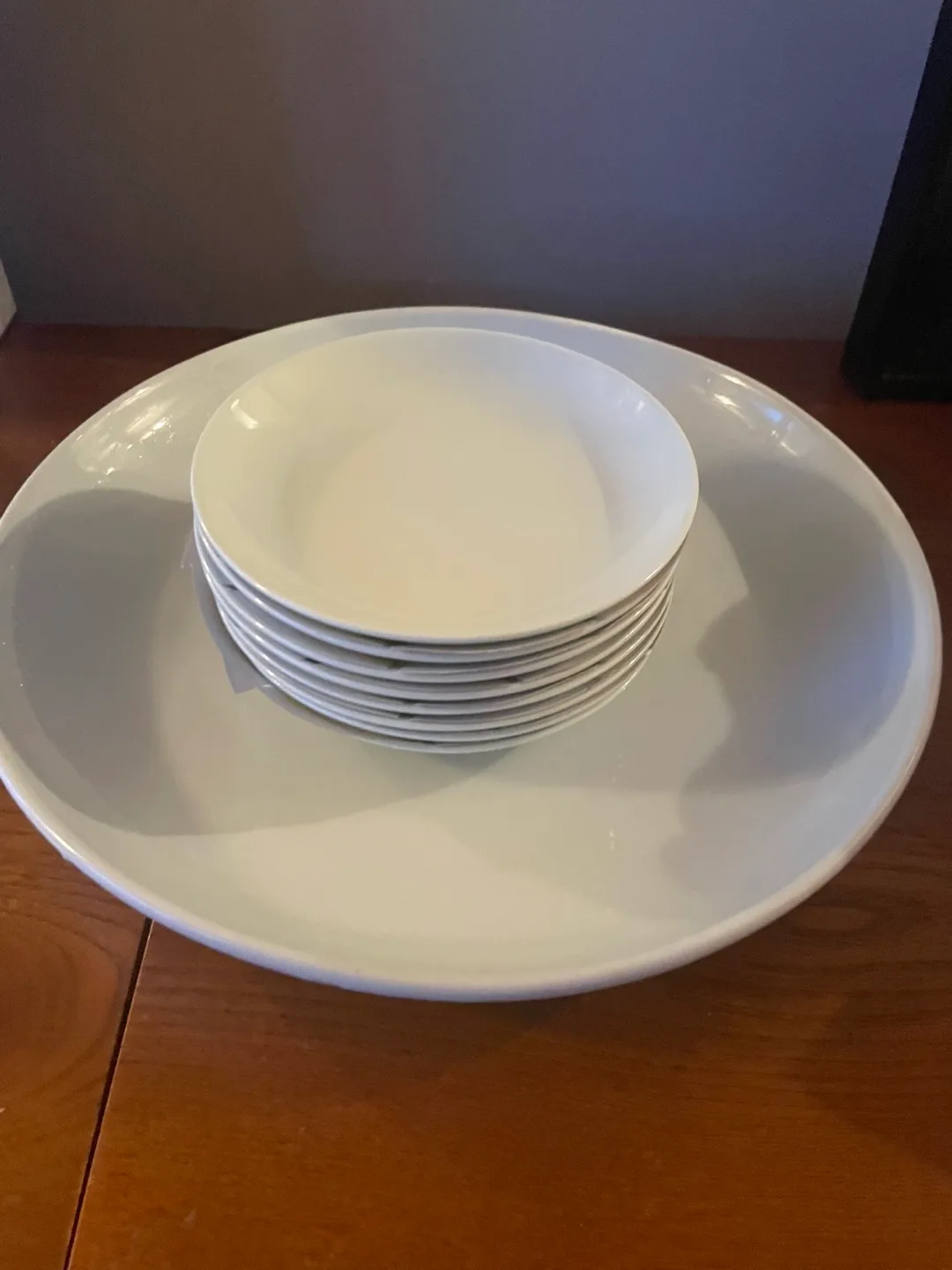 White Dinnerware Set image indicator(2)