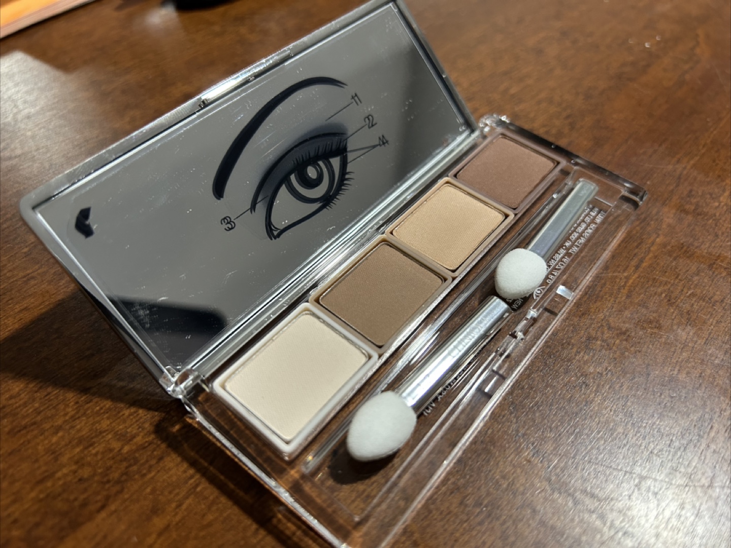 Clinique All About Shadow Quad - Shade 01 Teddy bear - photo 5
