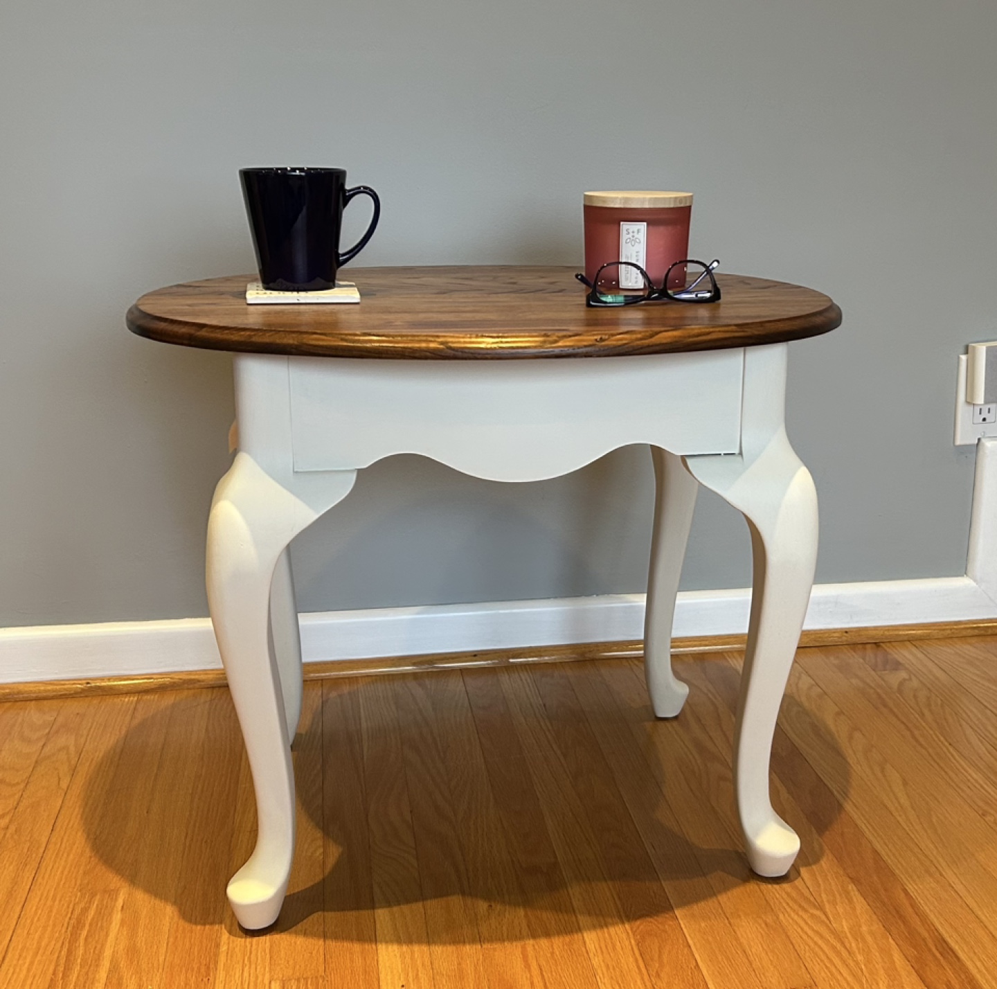 Beautiful oak side/end table - photo 2