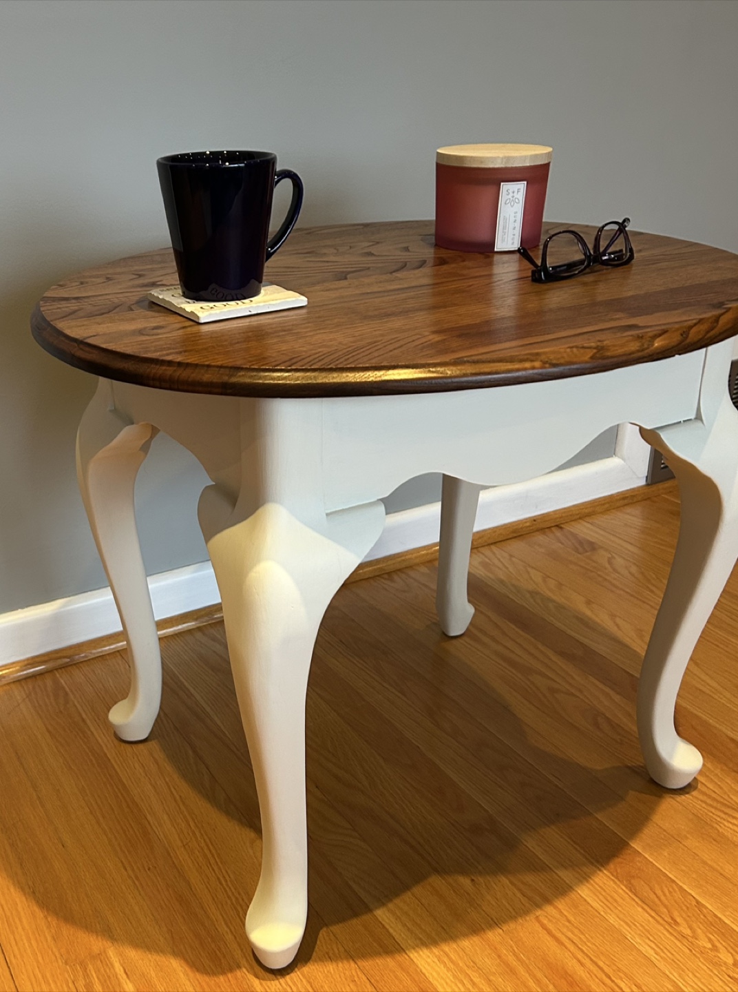 Beautiful oak side/end table - photo 3