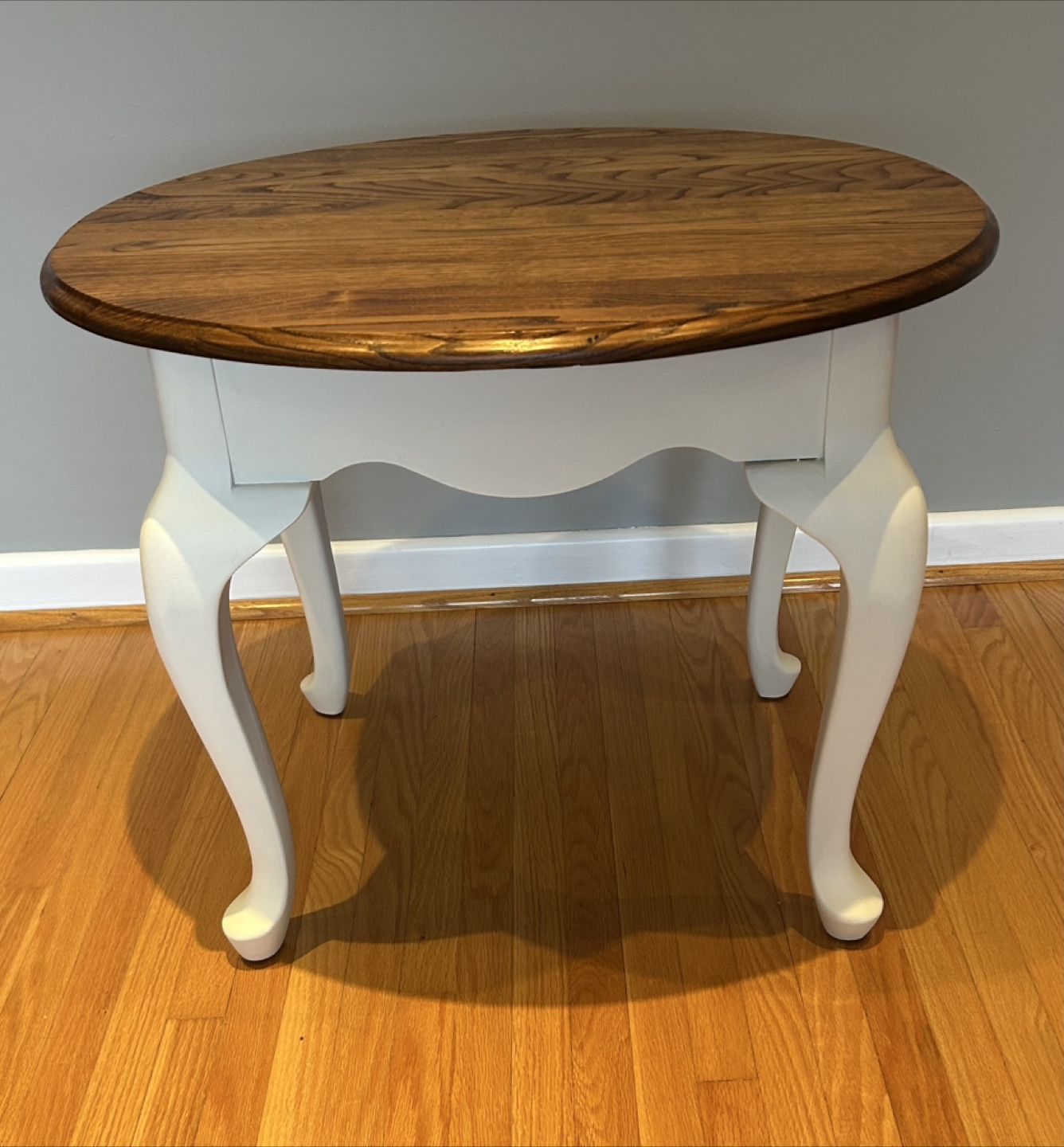 Beautiful oak side/end table - photo 5