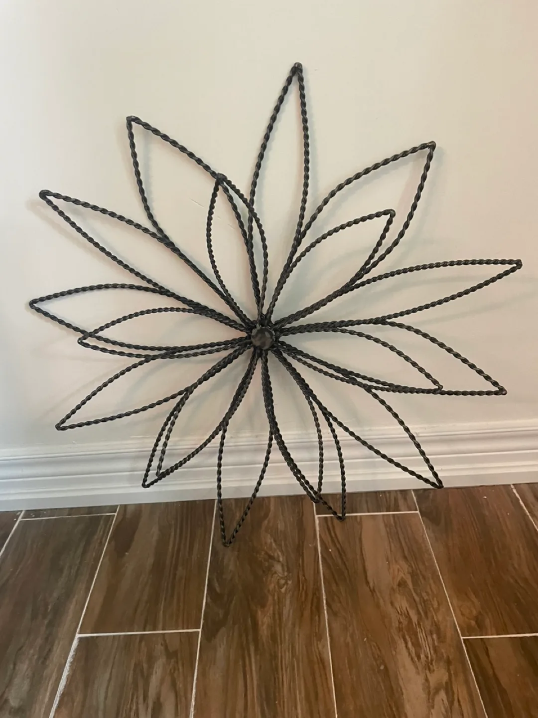 Metal Floral Wall Décor thumbnail