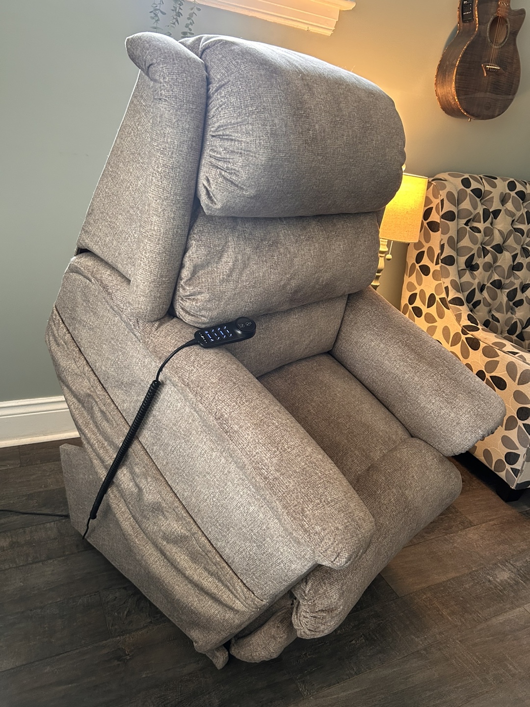 Electric Lift Recliner - photo 4