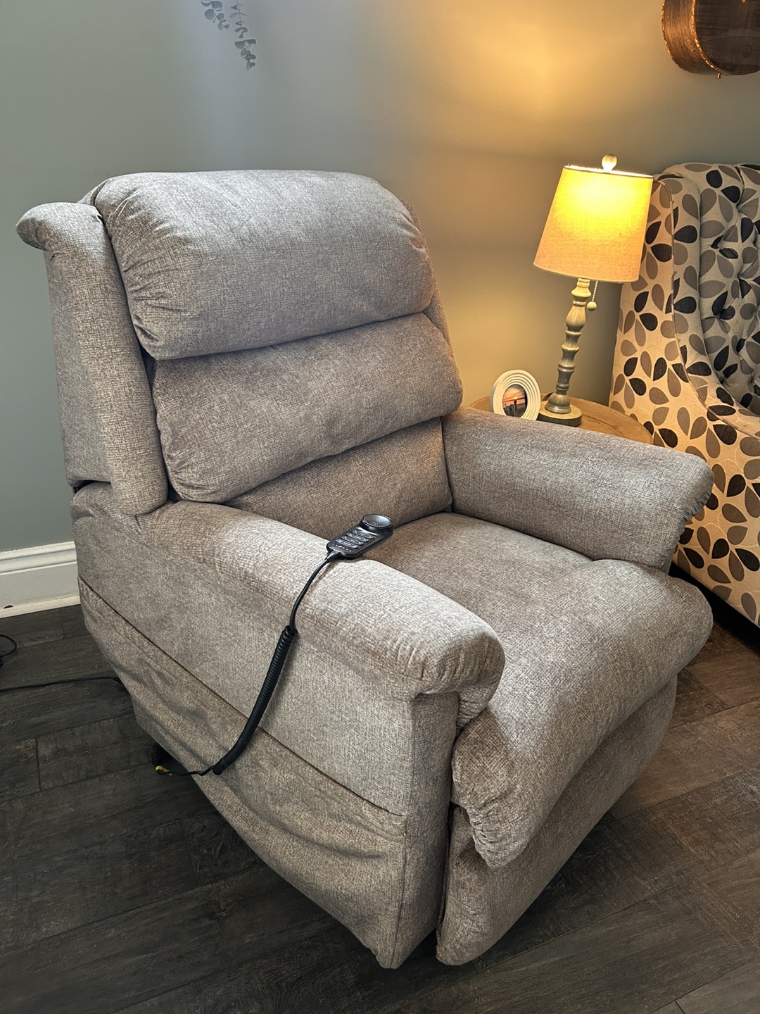 Electric Lift Recliner - photo 2