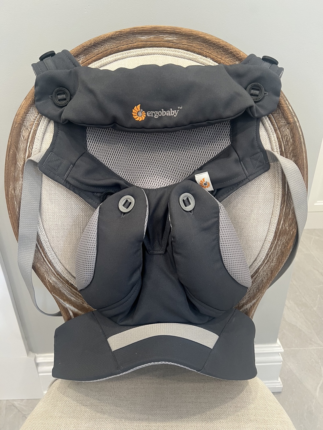 Ergobaby Baby Carrier w/baby insert
