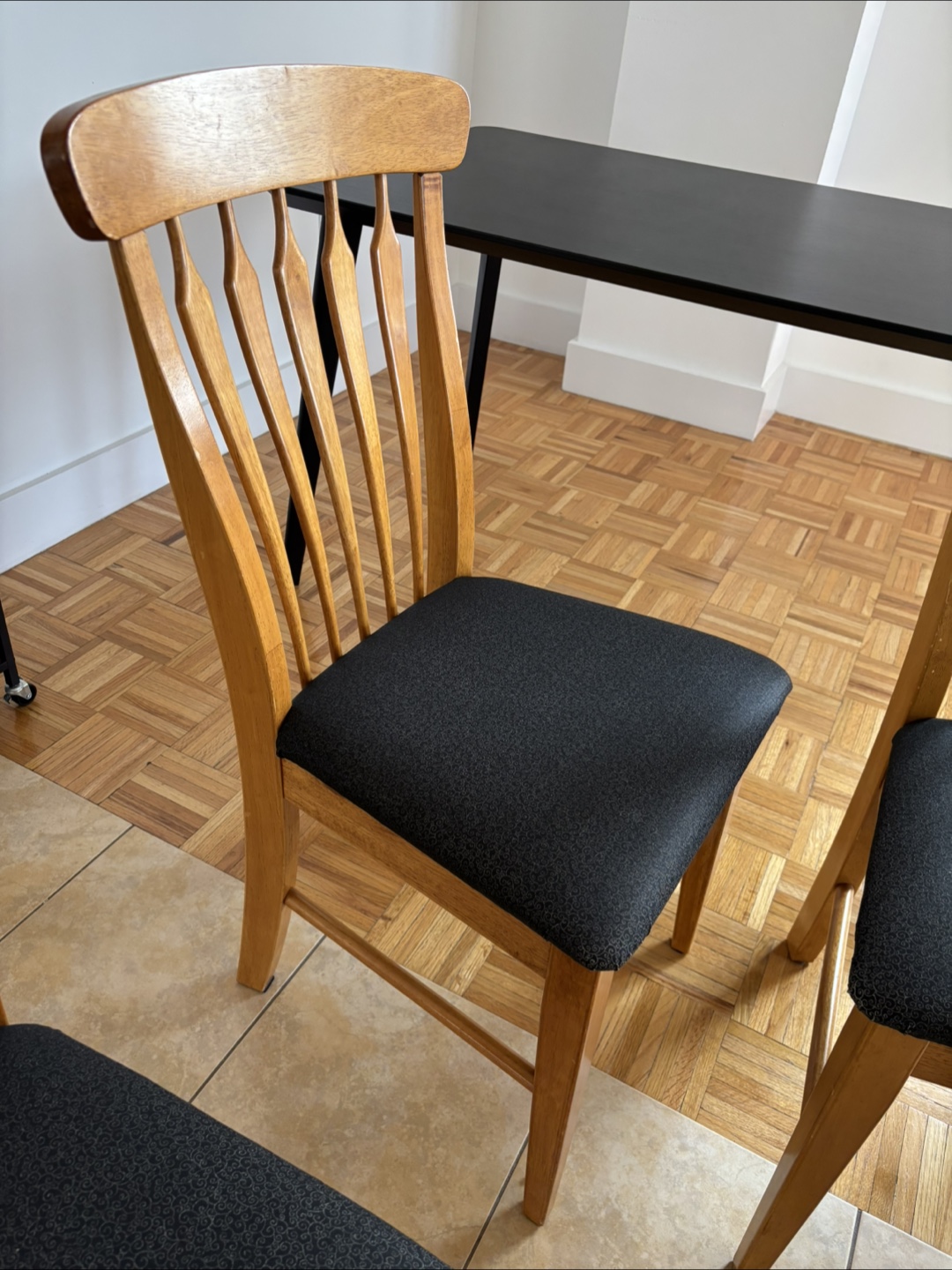 Set of 4 Wooden Dining Chairs - photo 2