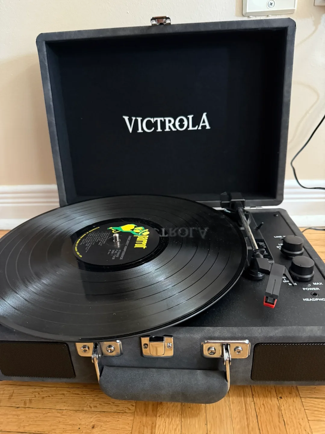 Victrola Bluetooth Turntable thumbnail