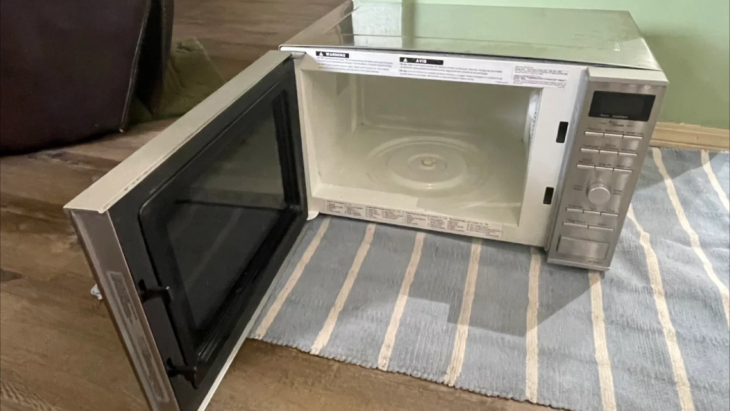 Panasonic Microwave NN-SD691S – Free, Not Working image indicator(2)