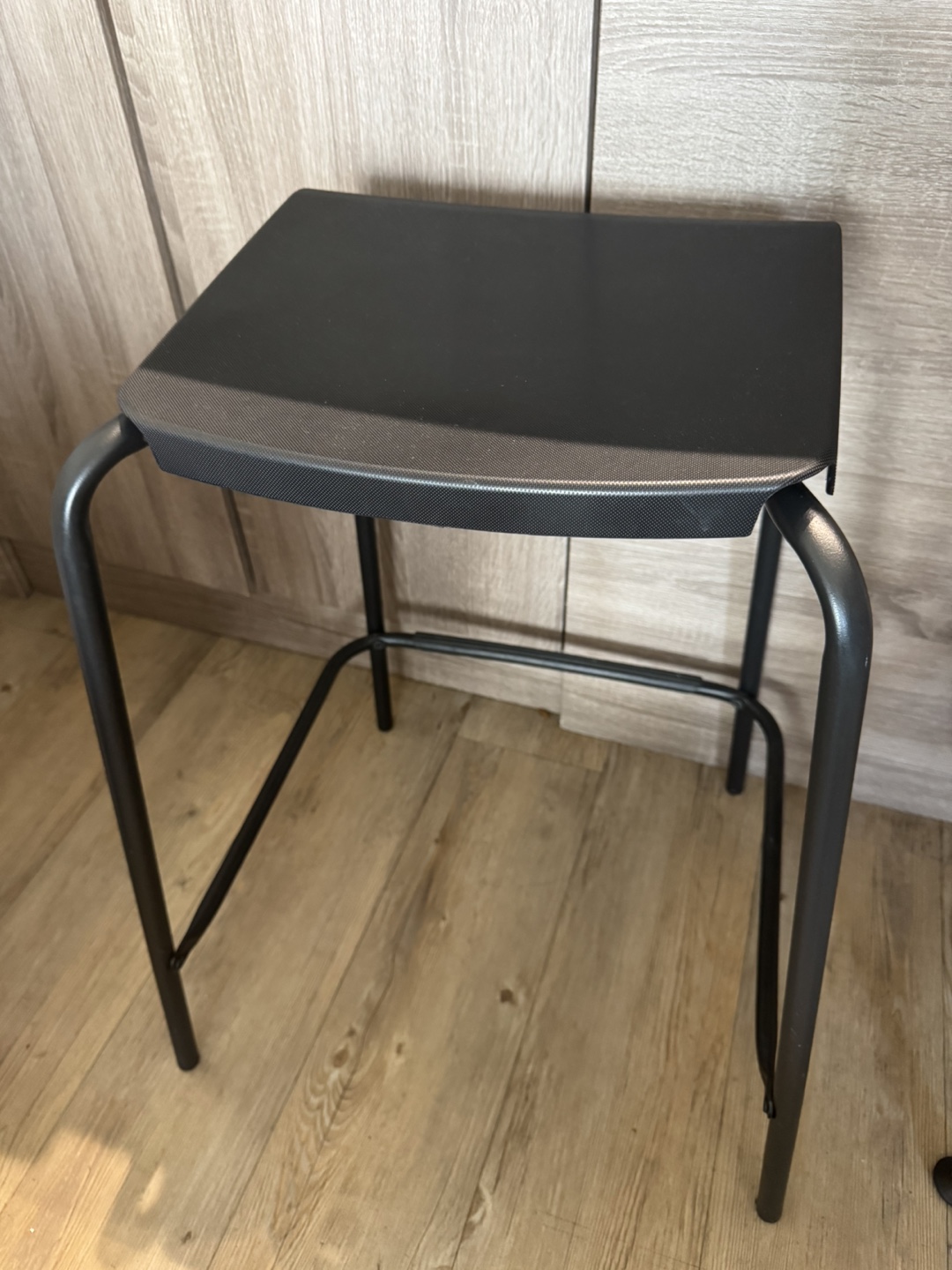 FREE Black Stool - photo 2