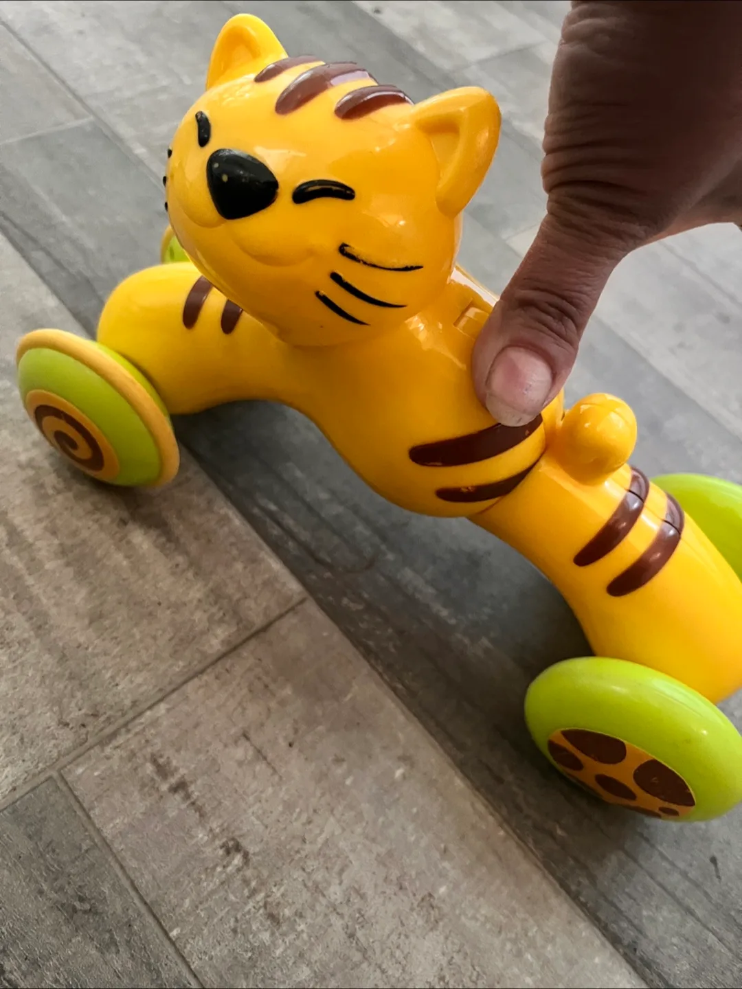 Yellow Cat press and go Toy image indicator(2)