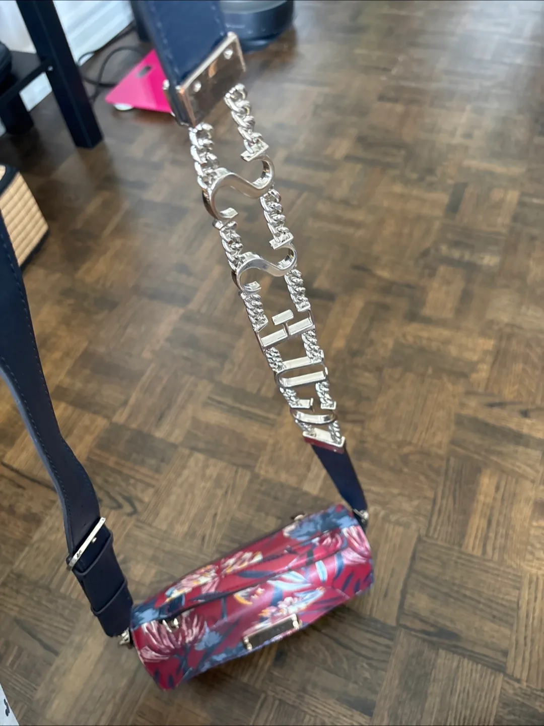 Guess Handbag image indicator(2)