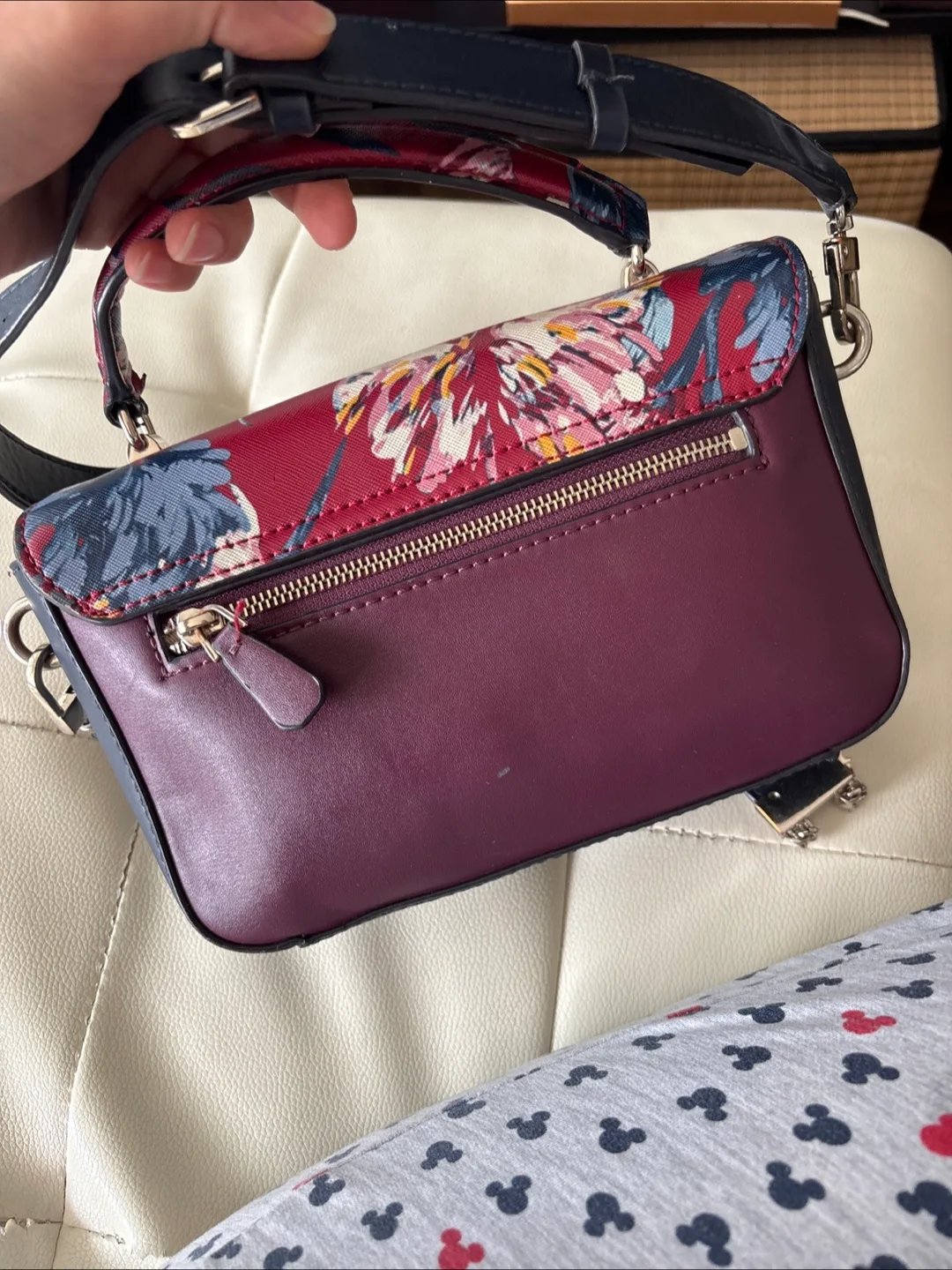 Guess Handbag image indicator(4)