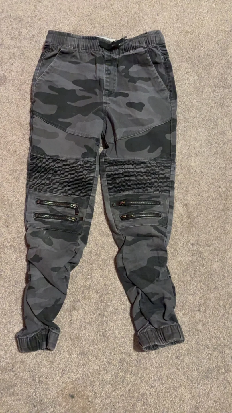 Urban Heritage Youth Camo Jogger Pants - Size 10 thumbnail