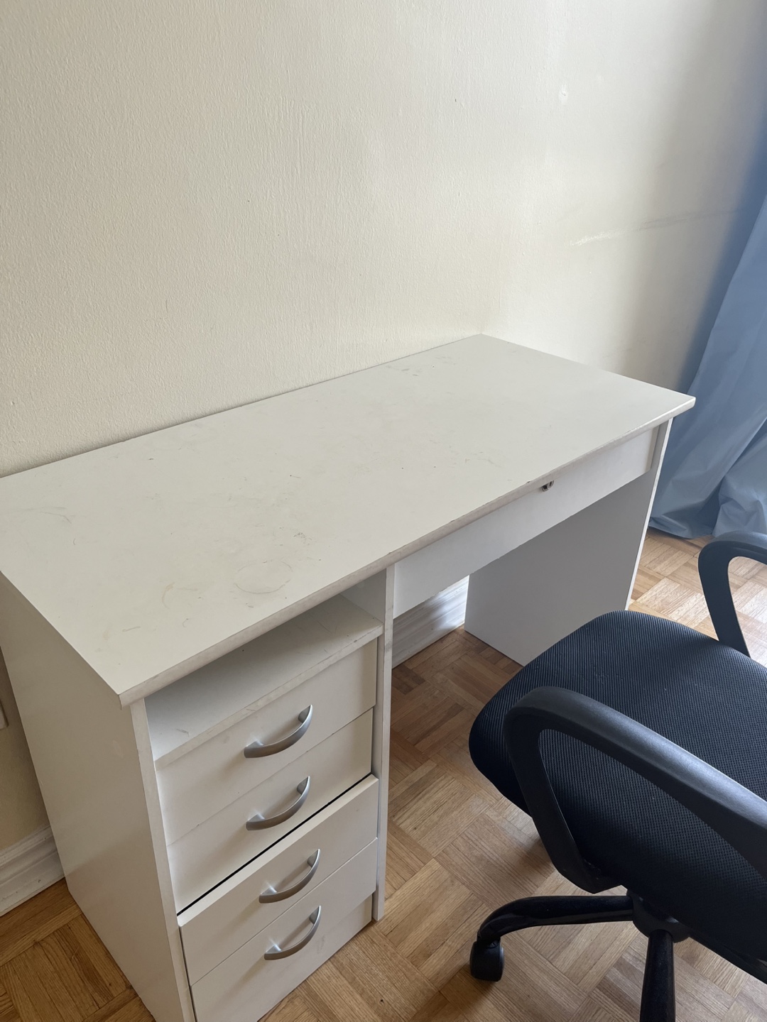 Office Chair and desk table - photo 3