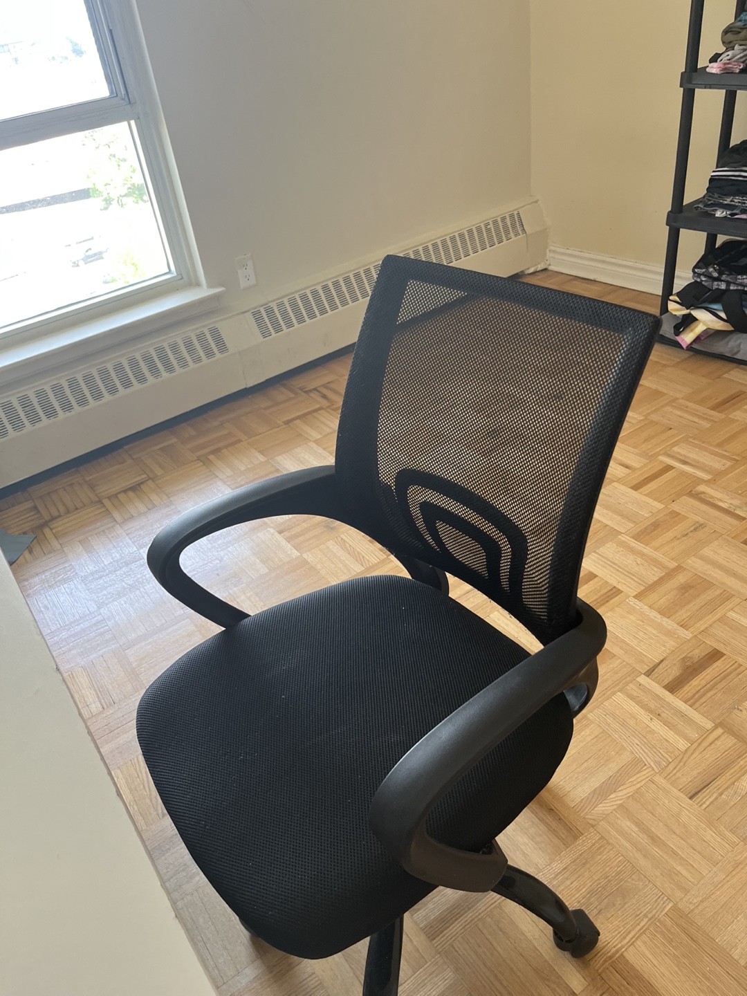 Office Chair and desk table - photo 4