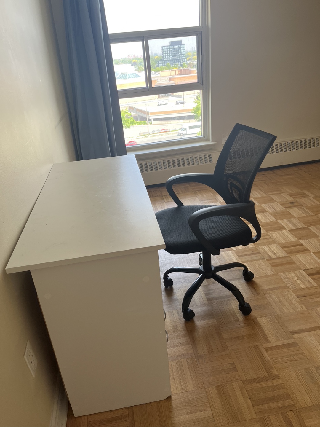 Office Chair and desk table - photo 2