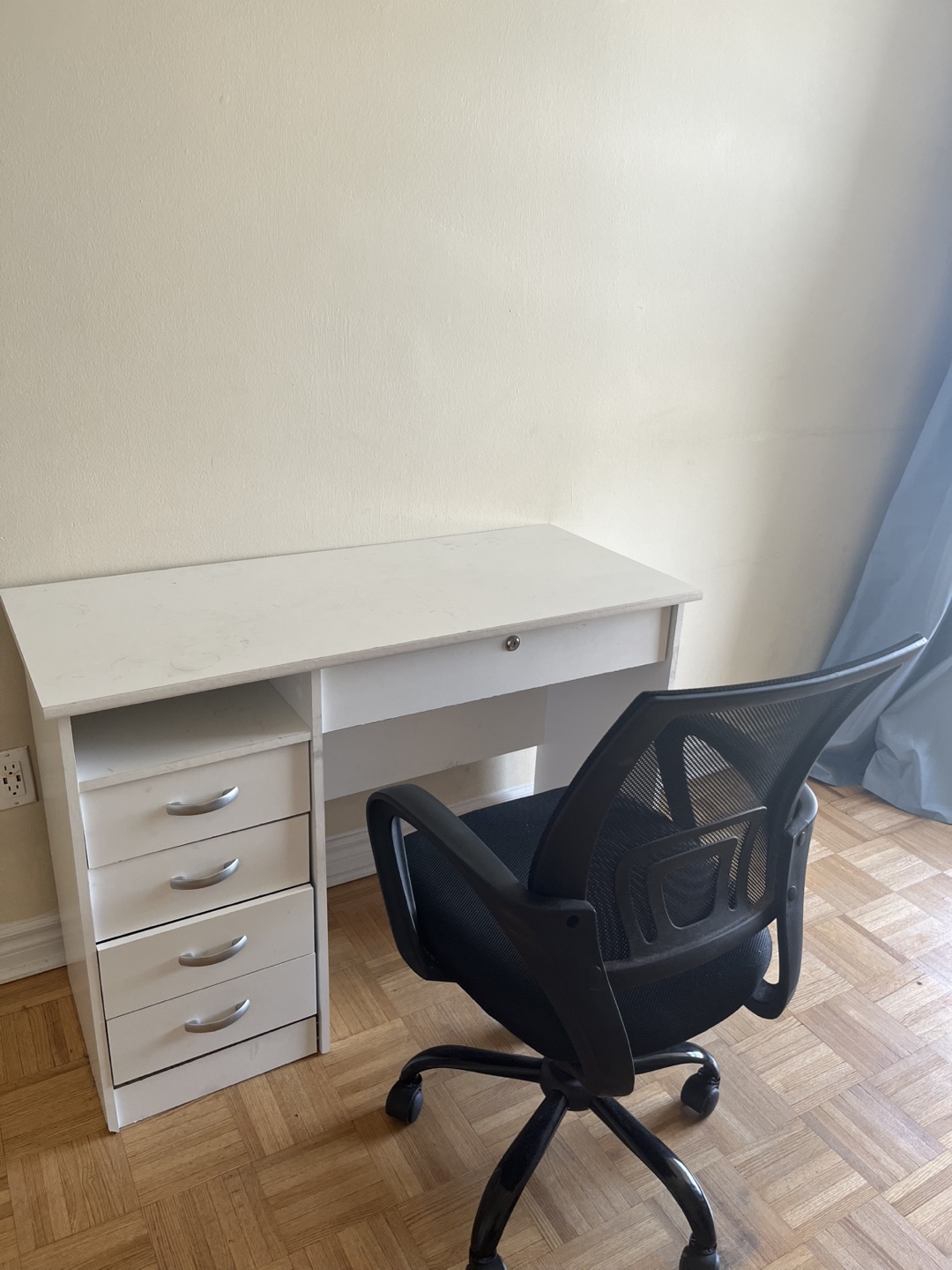 Office Chair and desk table