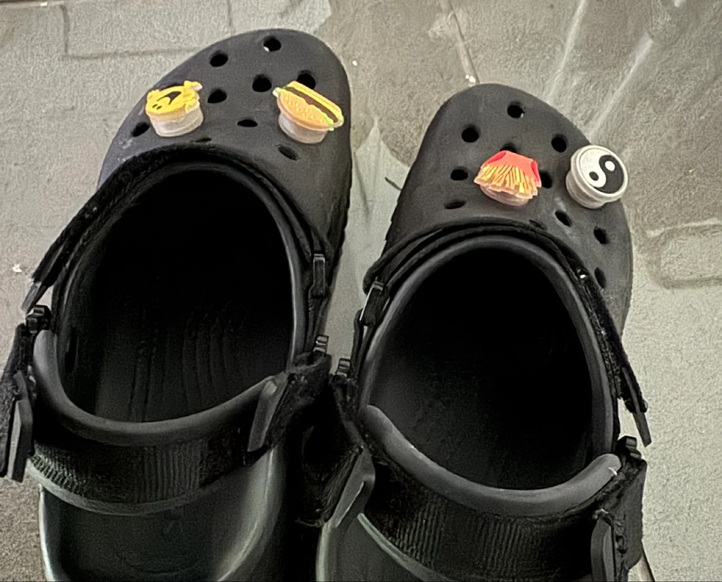 Black Crocs with Jibbitz image indicator(2)