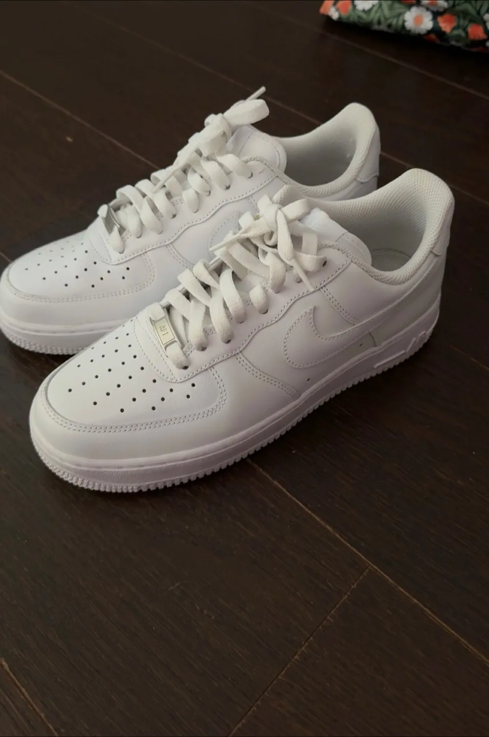 Women’s White Air Force 1 Sneakers image indicator(5)