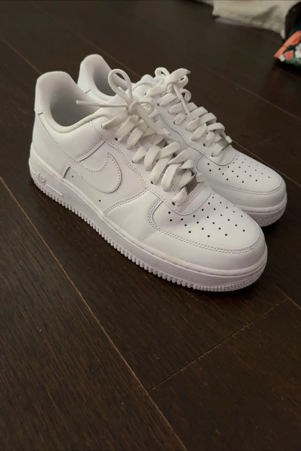 Women’s White Air Force 1 Sneakers image indicator(4)
