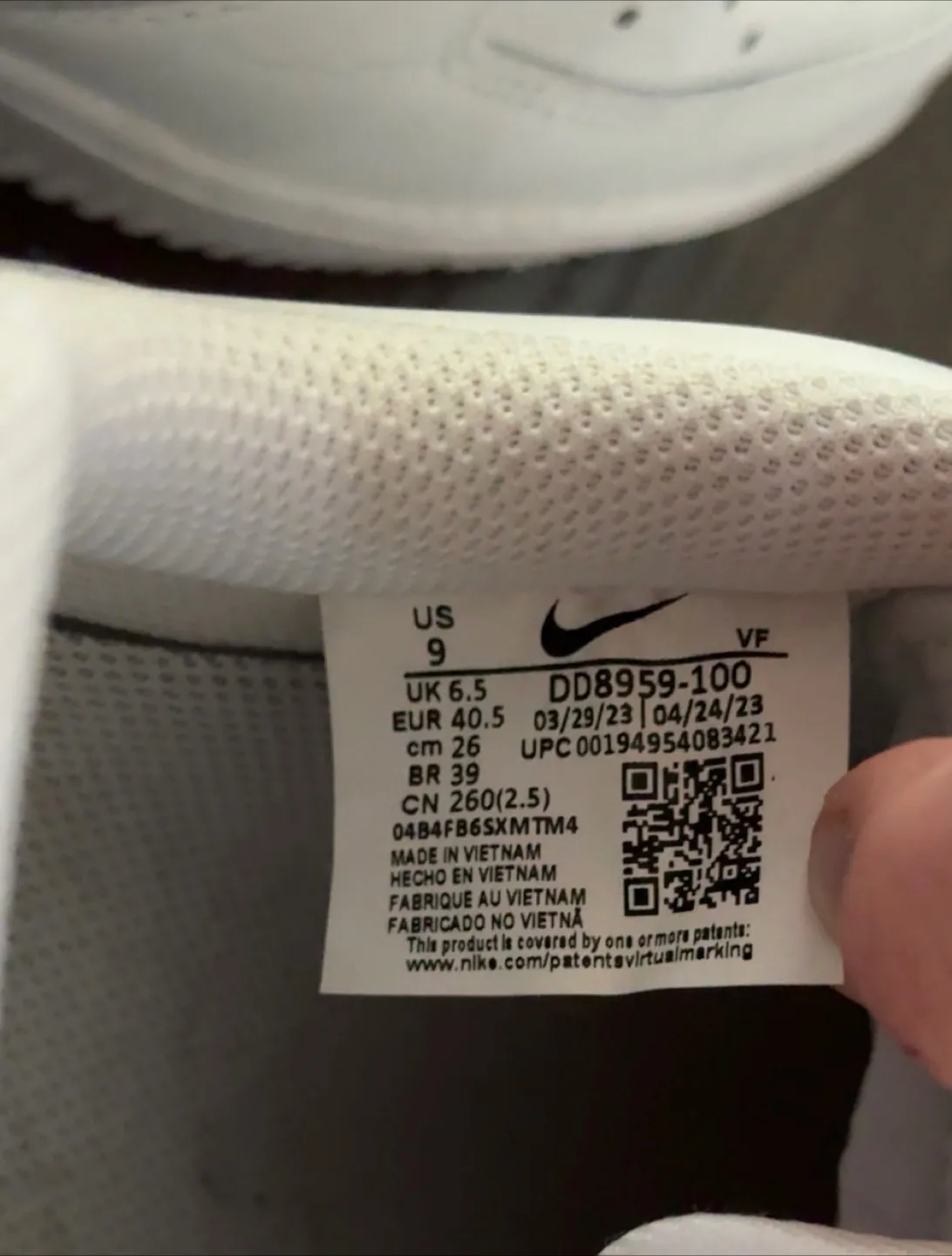 Women’s White Air Force 1 Sneakers image indicator(6)