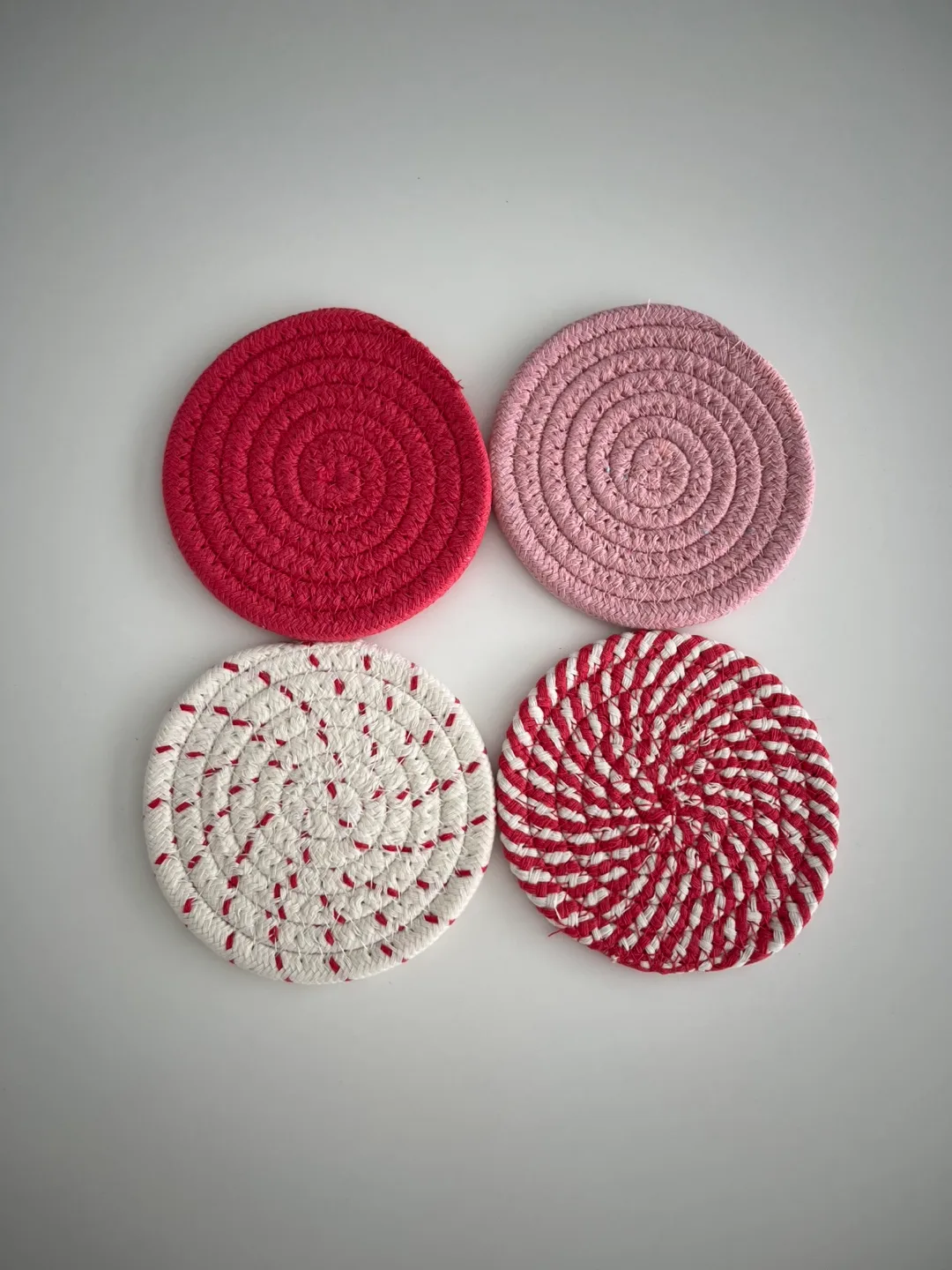 Set of 4 cute pink Woven Coasters thumbnail