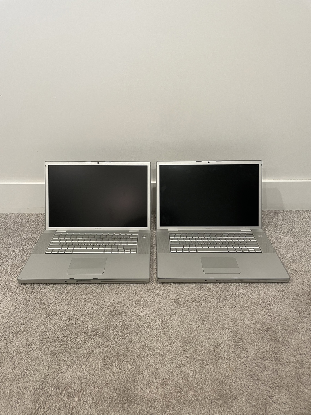 2x MacBook Pro 15” FOR PARTS