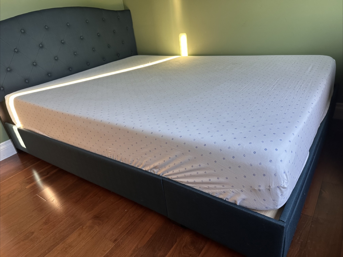 Tufted Queen Bed  + Mattress - photo 4