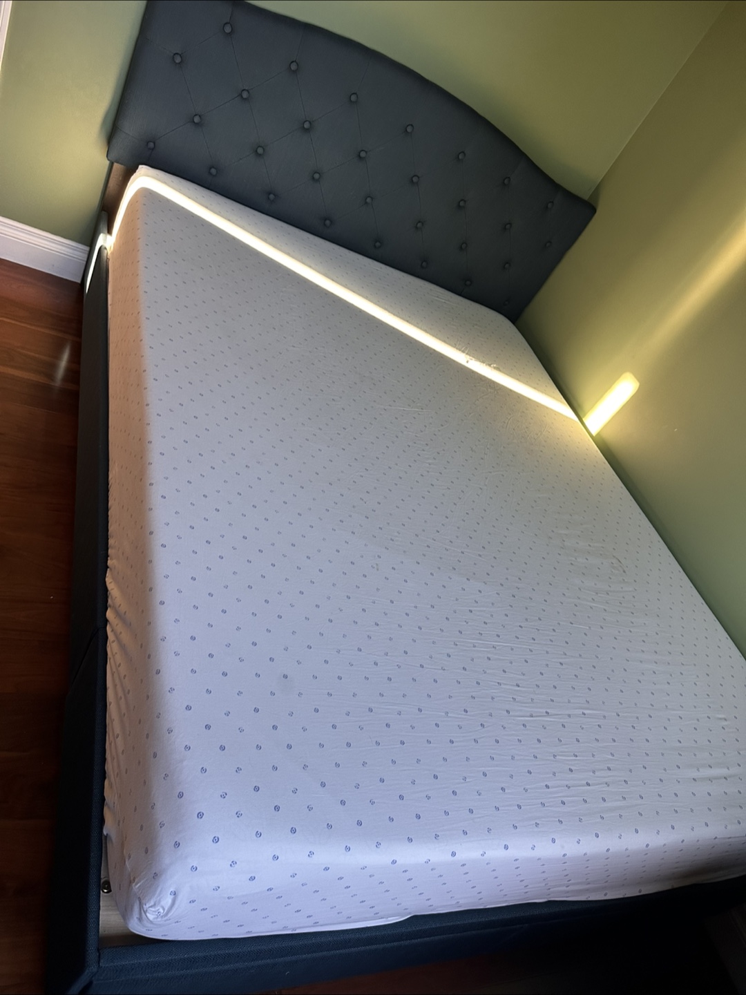 Tufted Queen Bed  + Mattress - photo 2