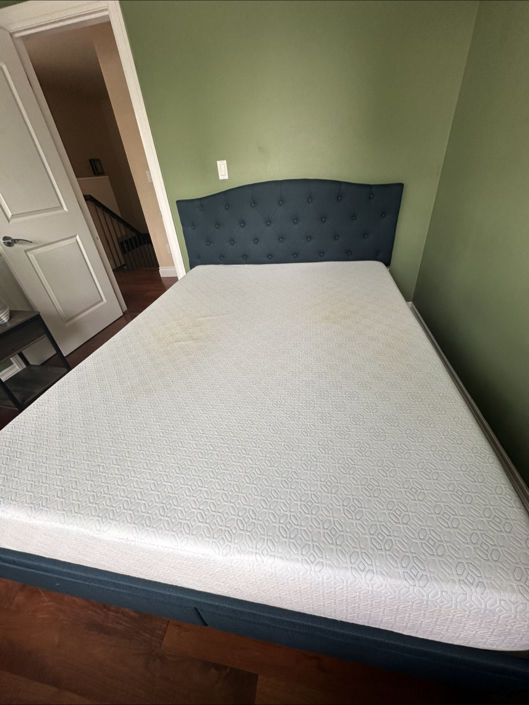 Tufted Queen Bed  + Mattress - photo 5