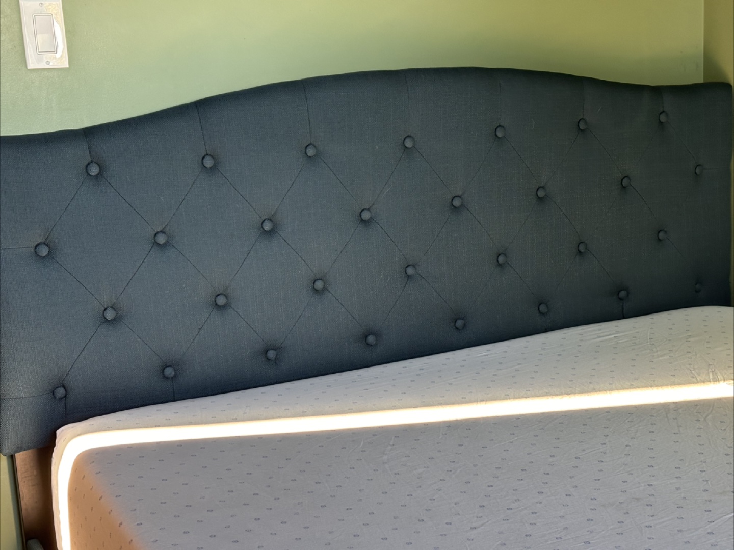 Tufted Queen Bed  + Mattress - photo 3