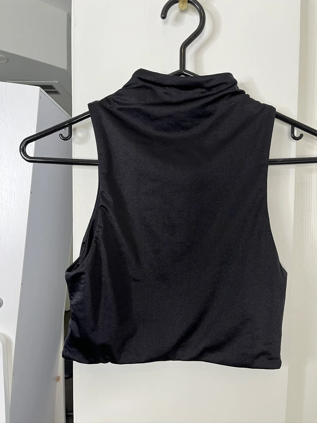 HOLLYWOOD Black Sleeveless Zipper Crop Top image indicator(4)