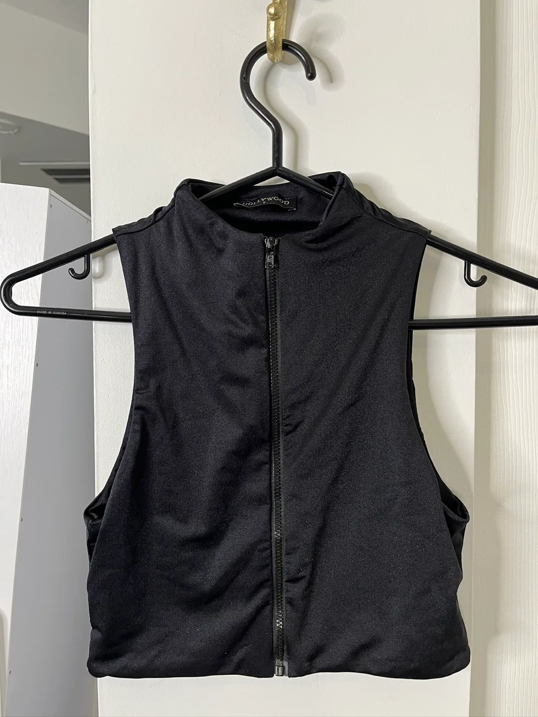 HOLLYWOOD Black Sleeveless Zipper Crop Top image indicator(2)