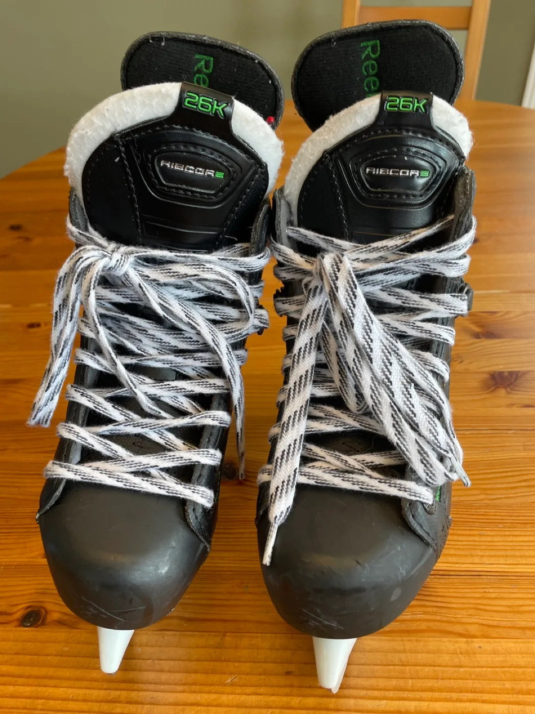Reebok Ribcor 26K pump hockey skates image indicator(3)