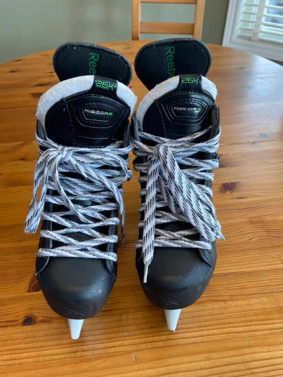 Reebok Ribcor 26K pump hockey skates image indicator(2)