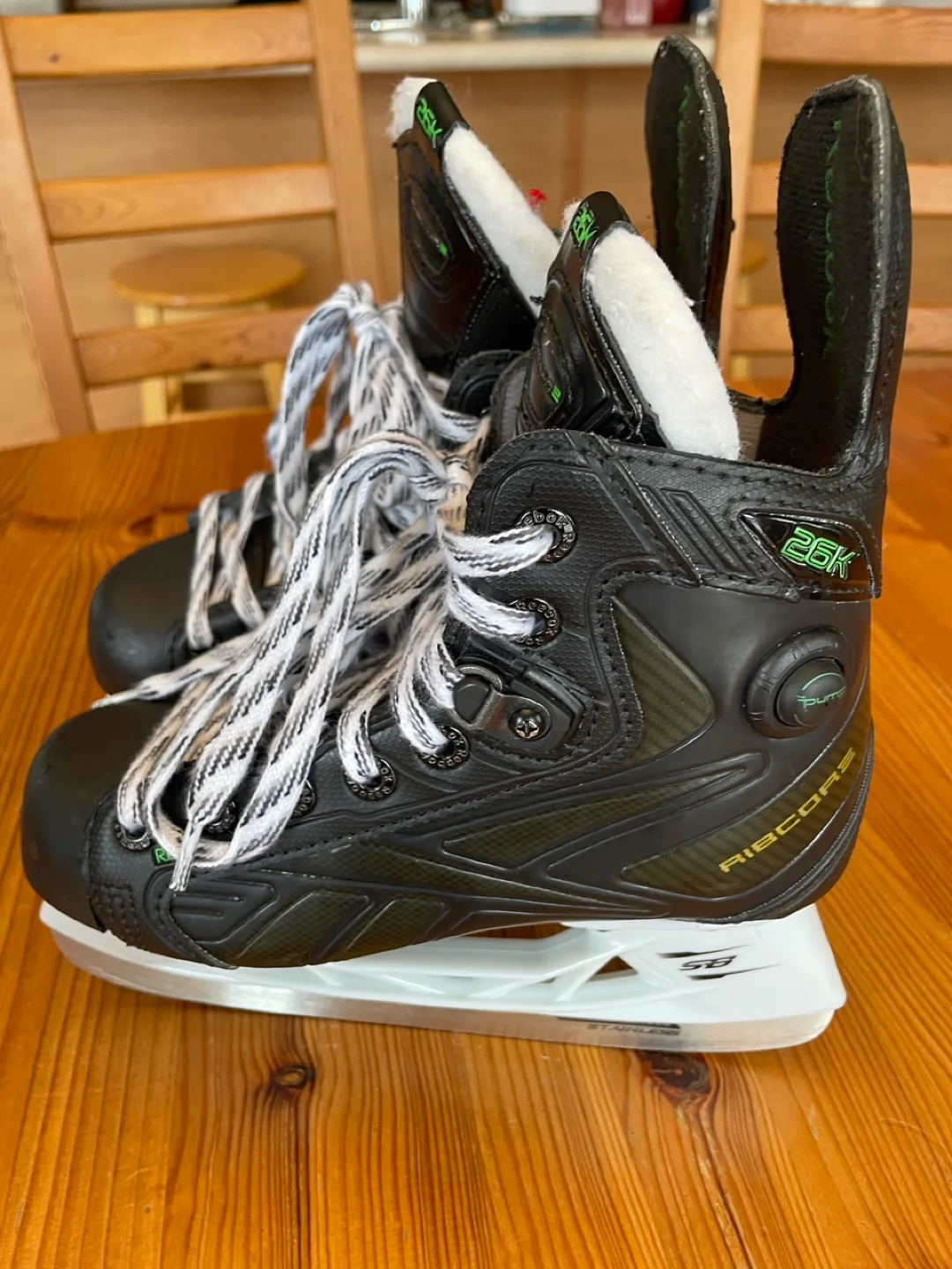 Reebok Ribcor 26K pump hockey skates image indicator(4)
