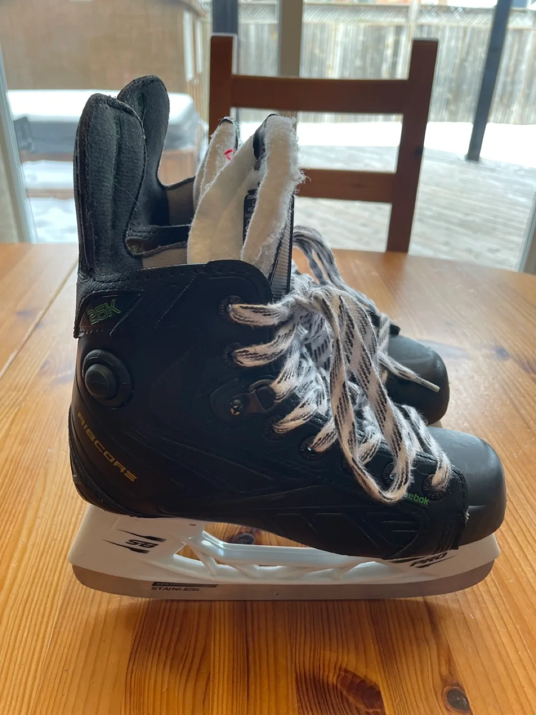 Reebok Ribcor 26K pump hockey skates image indicator(7)