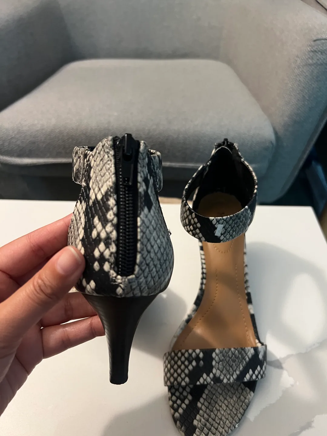 Sandals image indicator(2)