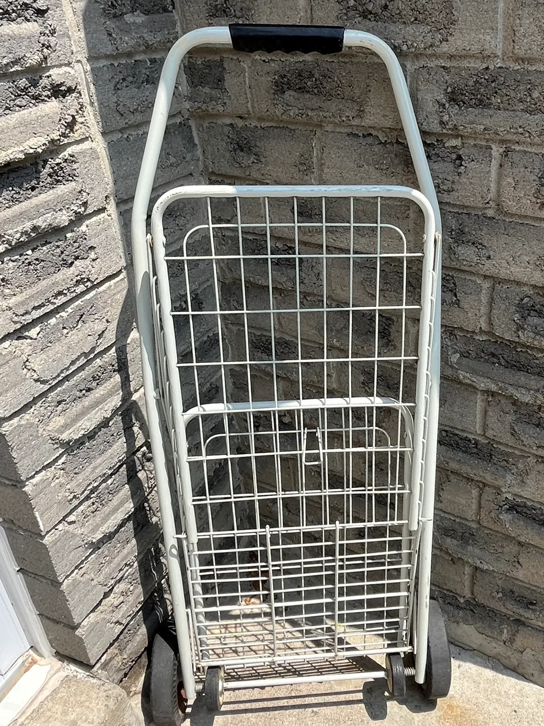 White Metal Shopping Cart image indicator(3)