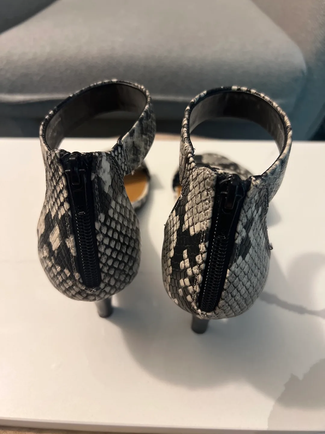 Sandals image indicator(3)