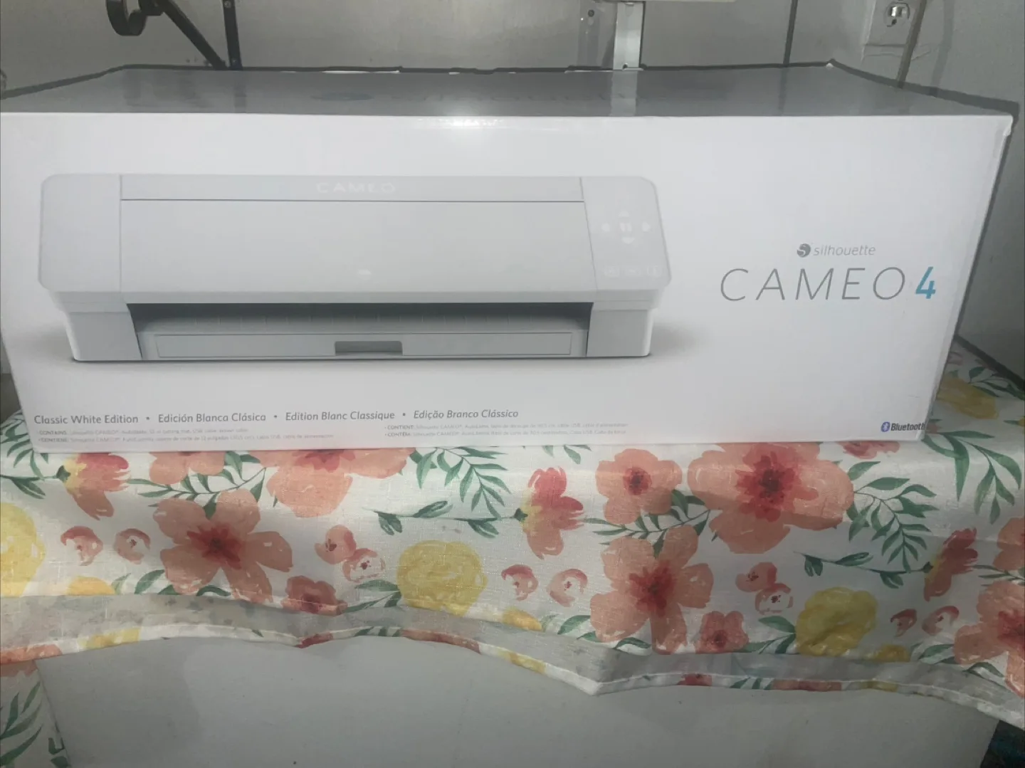 Silhouette Cameo 4 Classic White Edition Bundle thumbnail