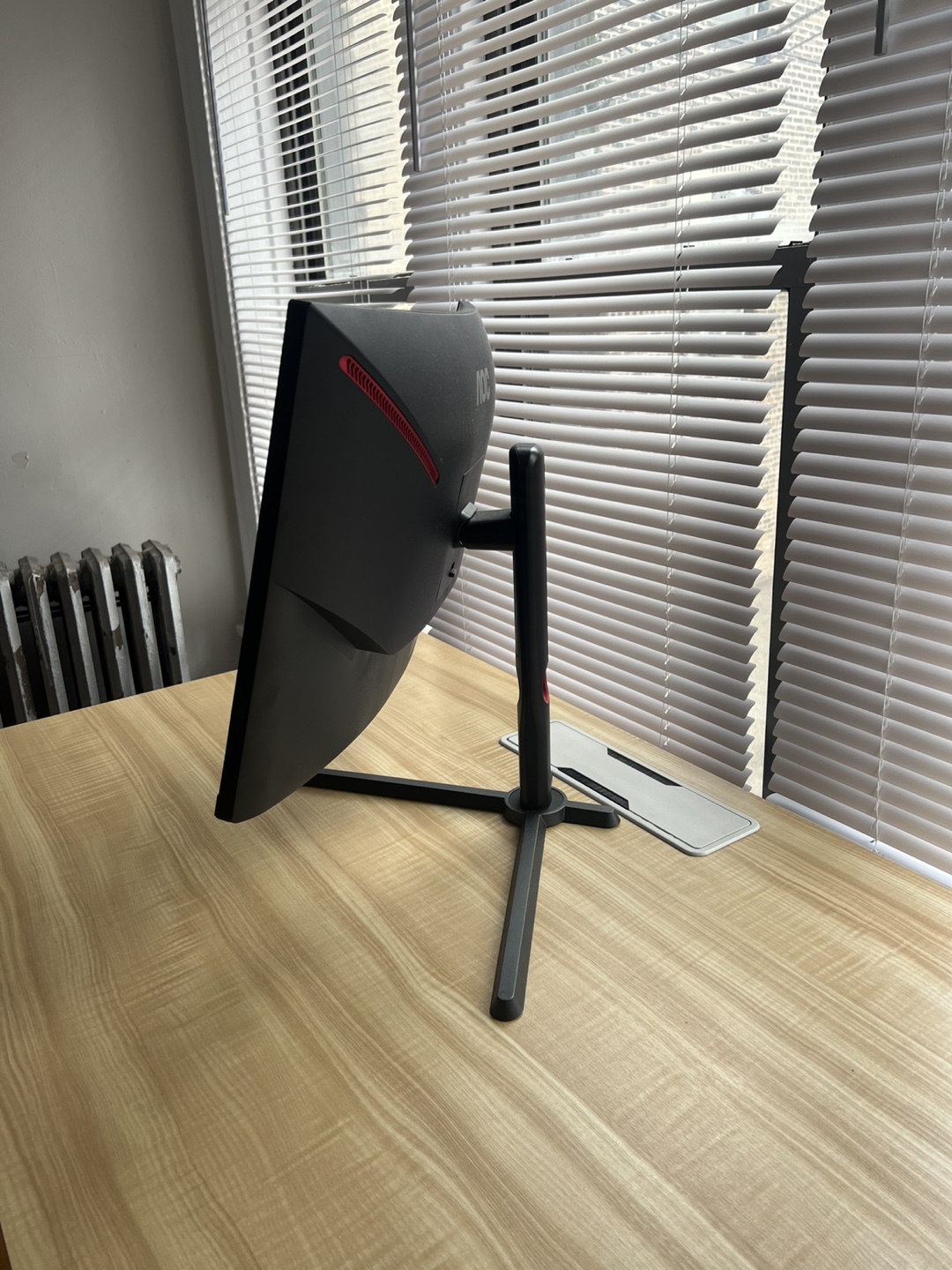AOC 27” Curved Monitor - photo 2