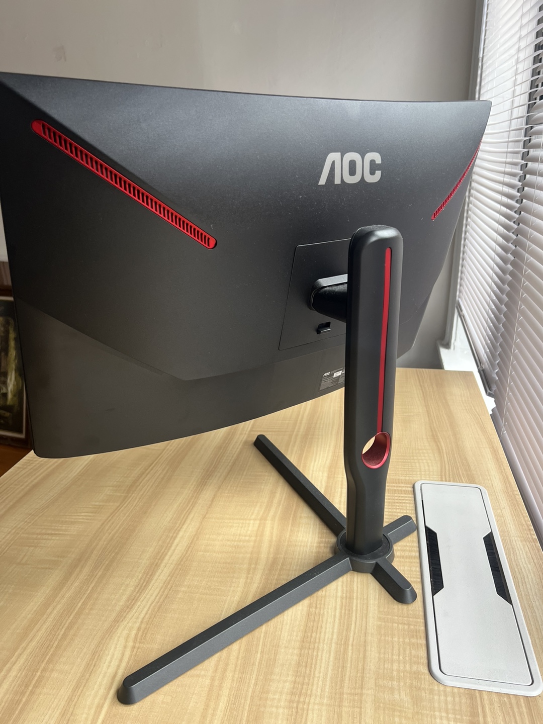 AOC 27” Curved Monitor - photo 3