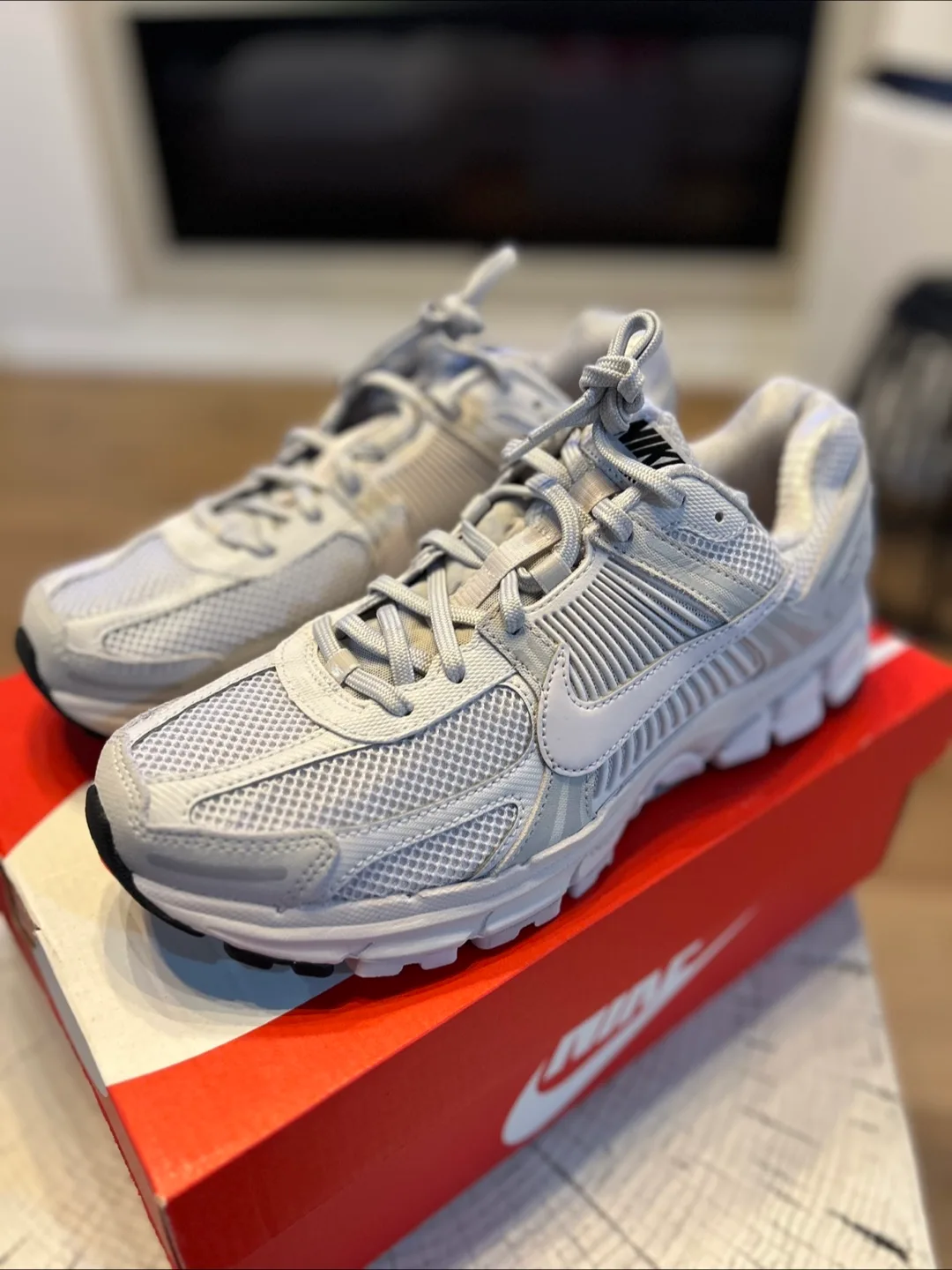 Nike Zoom Vomero 5 - Men's Athletic Shoes image indicator(2)