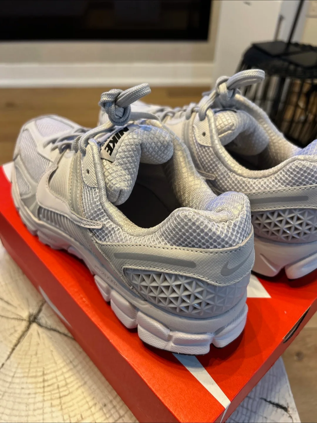 Nike Zoom Vomero 5 - Men's Athletic Shoes image indicator(4)