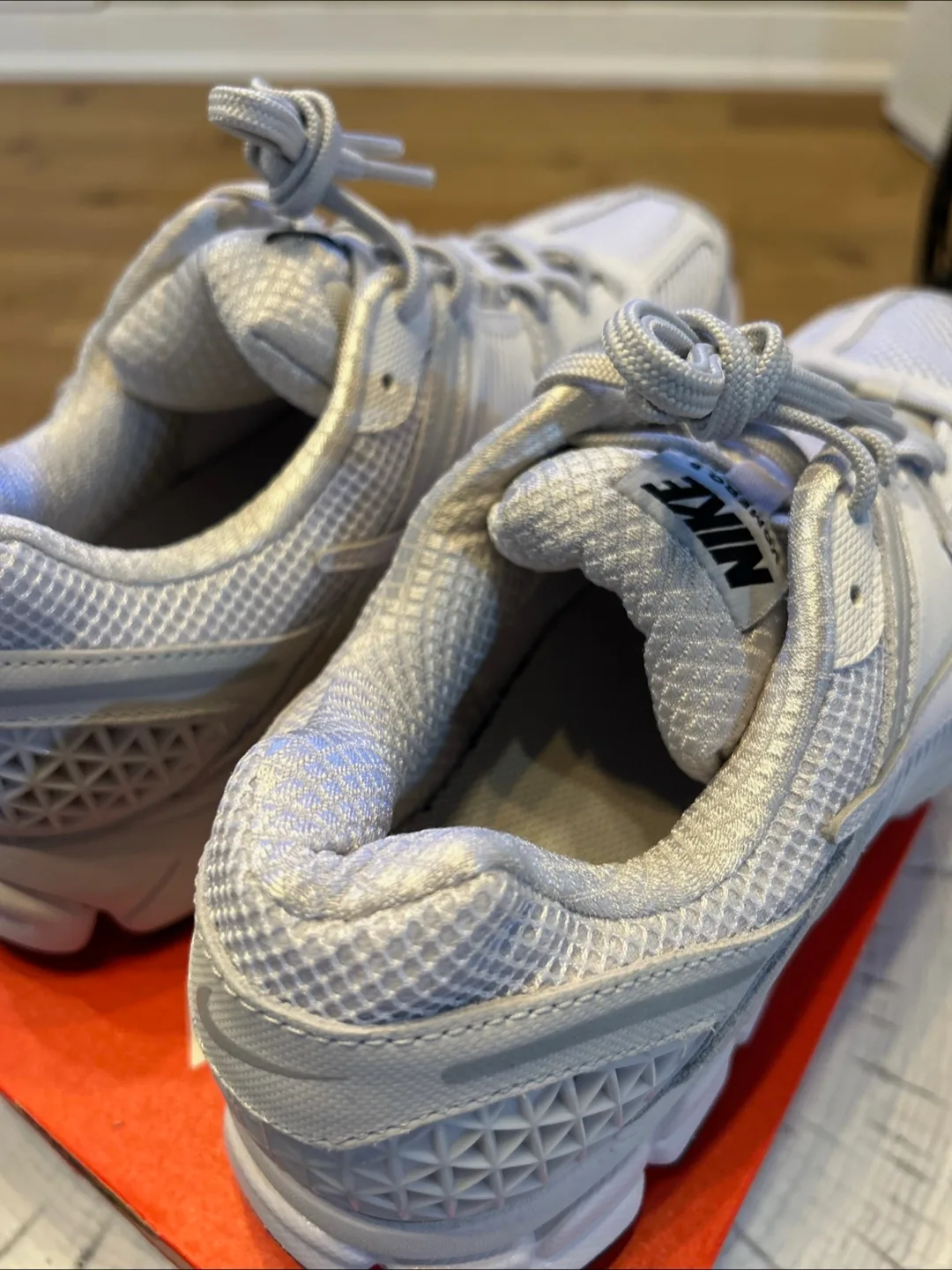 Nike Zoom Vomero 5 - Men's Athletic Shoes image indicator(3)